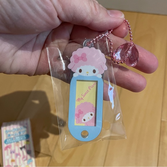 New sanrio name tag key chain - Picture 4 of 7